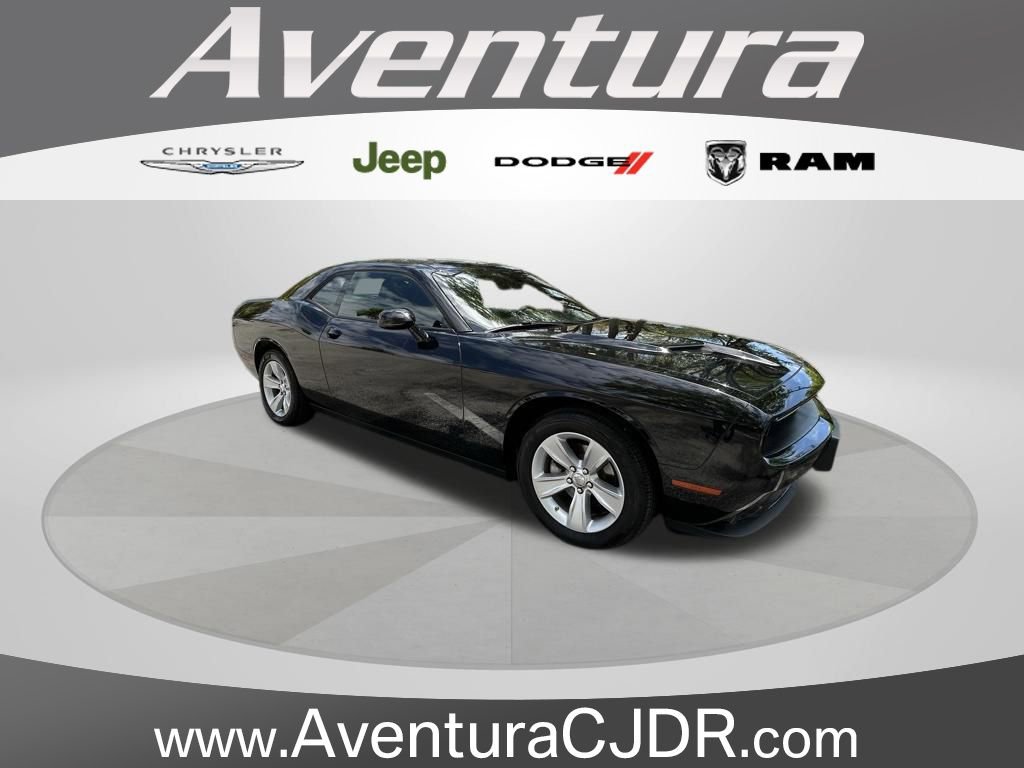 Used 2023 Dodge Challenger SXT image 1
