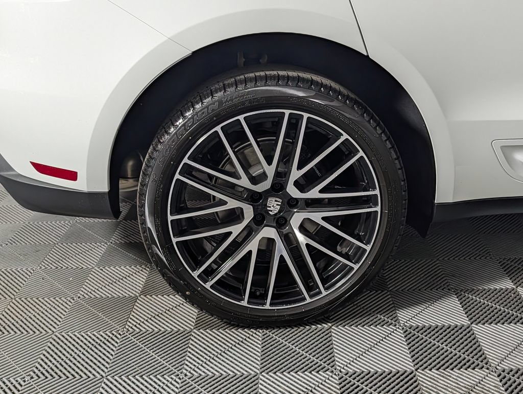 New 2026 Porsche Macan AWD/4WD image 13