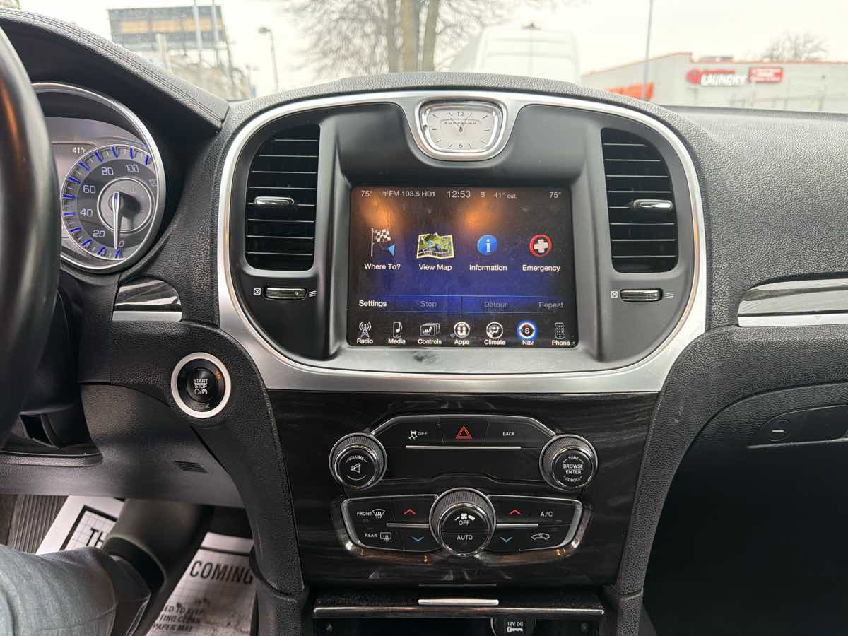 Used 2015 Chrysler 300 Limited w/ Driver Convenience Group image 33