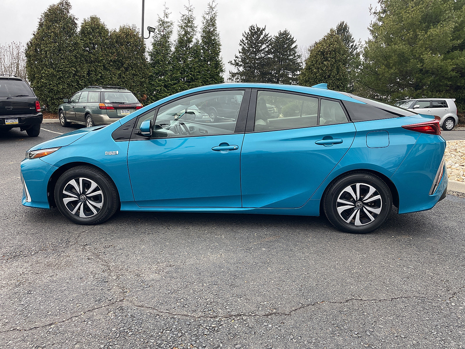Used 2017 Toyota Prius Prime Premium image 9