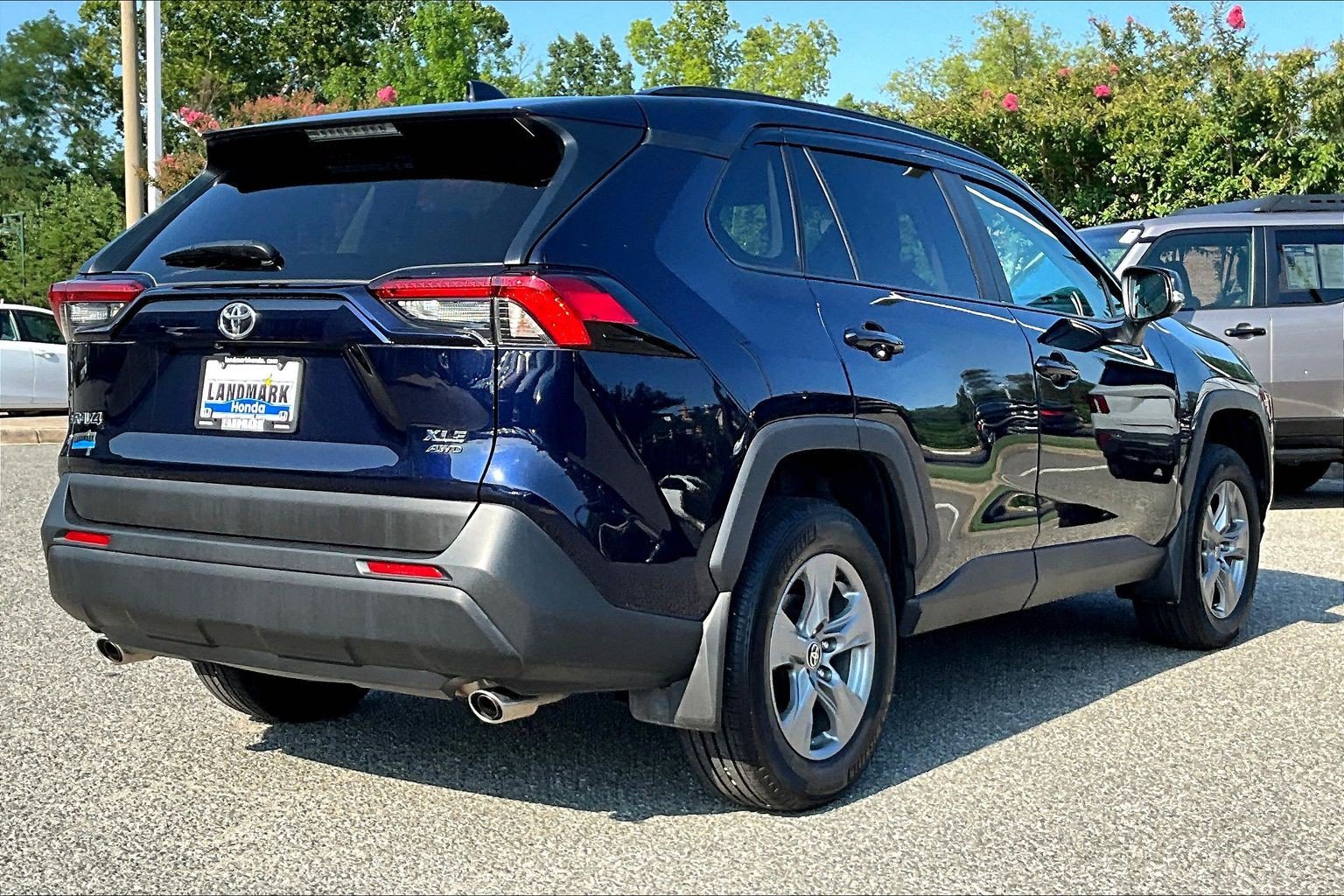 Used 2024 Toyota RAV4 XLE AWD/4WD image 2