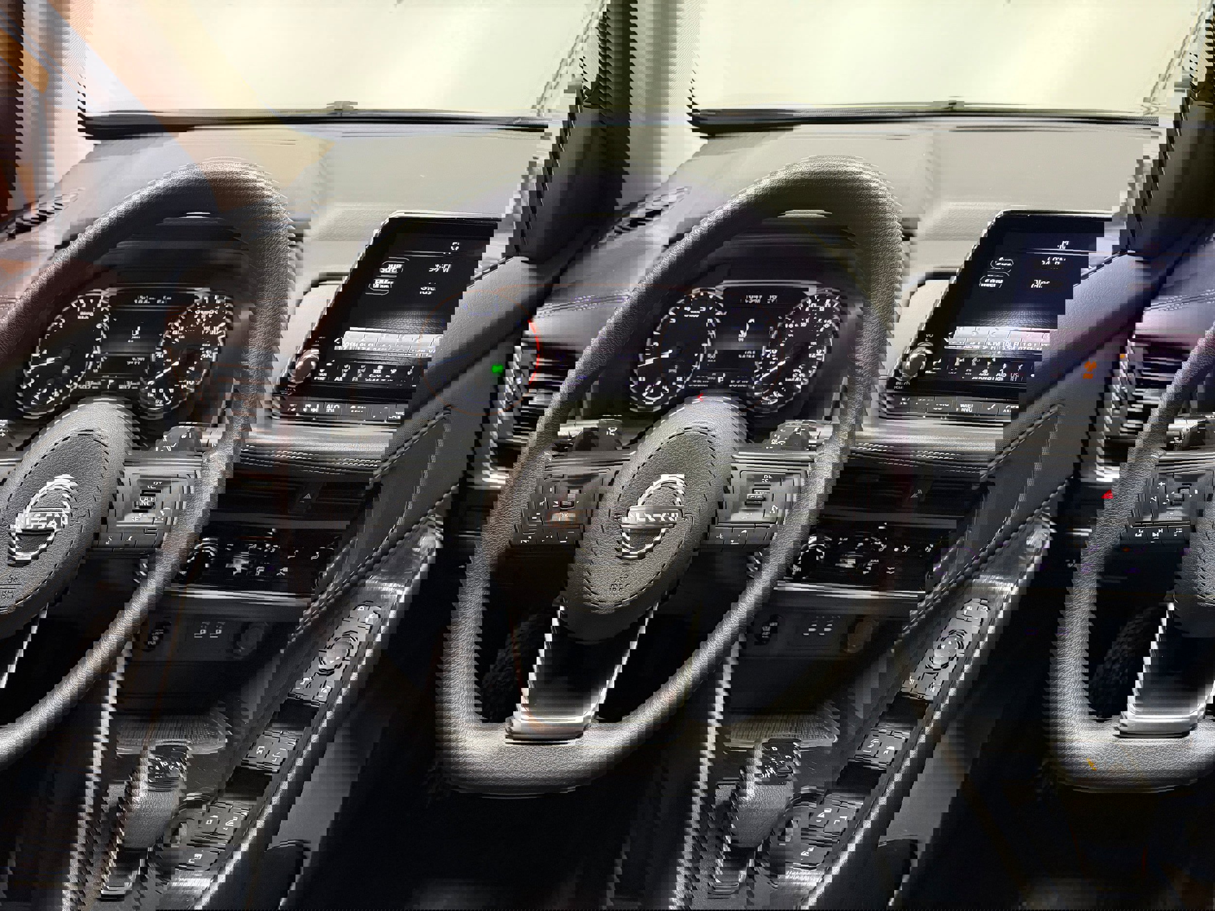 Used 2024 Nissan Rogue S image 14