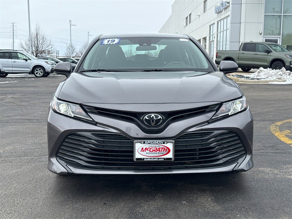 Used 2019 Toyota Camry LE image 4
