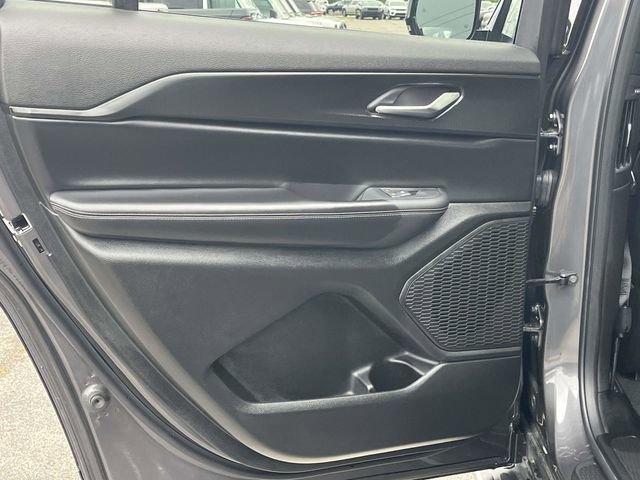 Used 2025 Jeep Grand Cherokee L Altitude AWD/4WD image 18