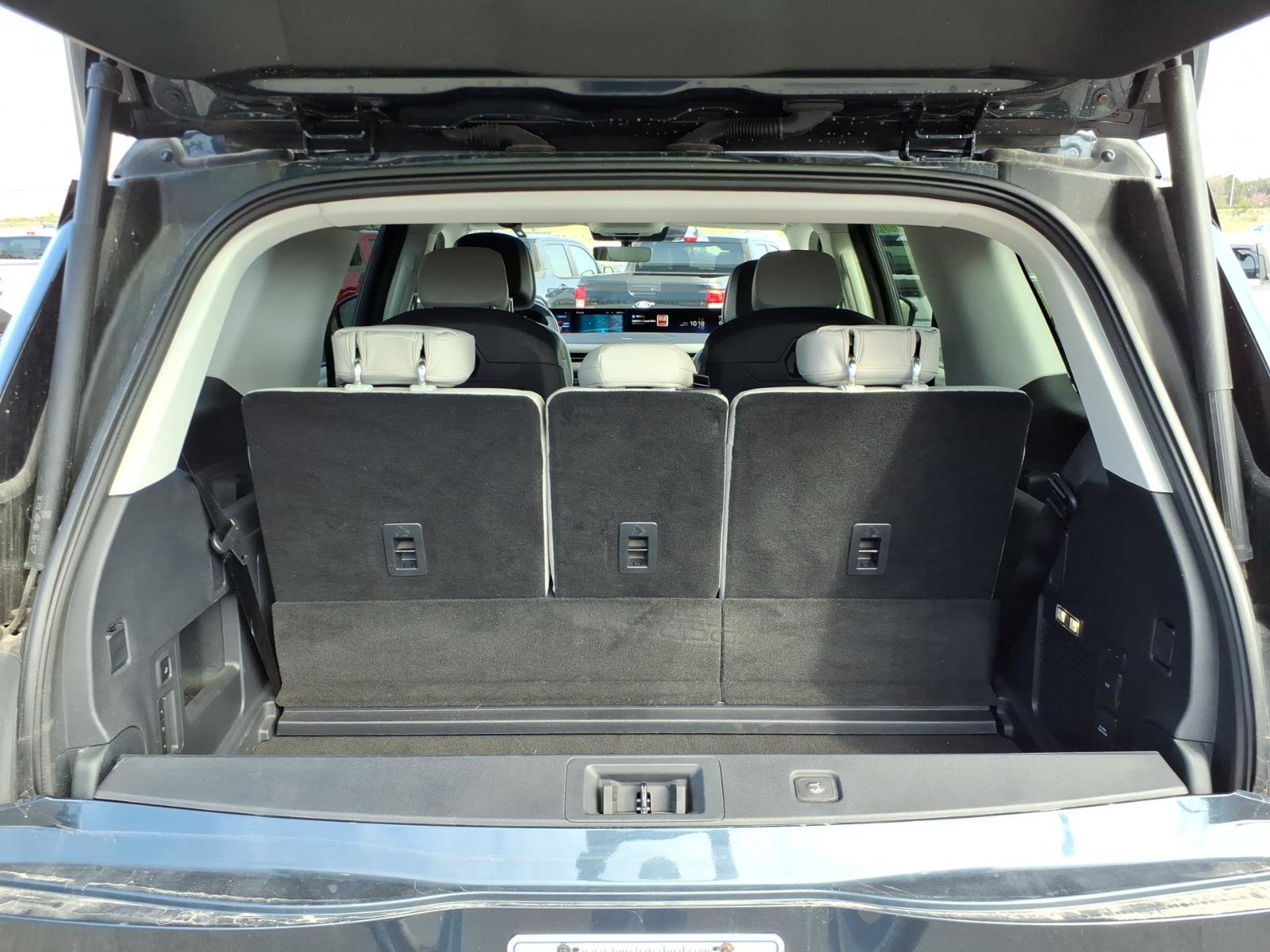 Used 2025 Lincoln Navigator Reserve image 10