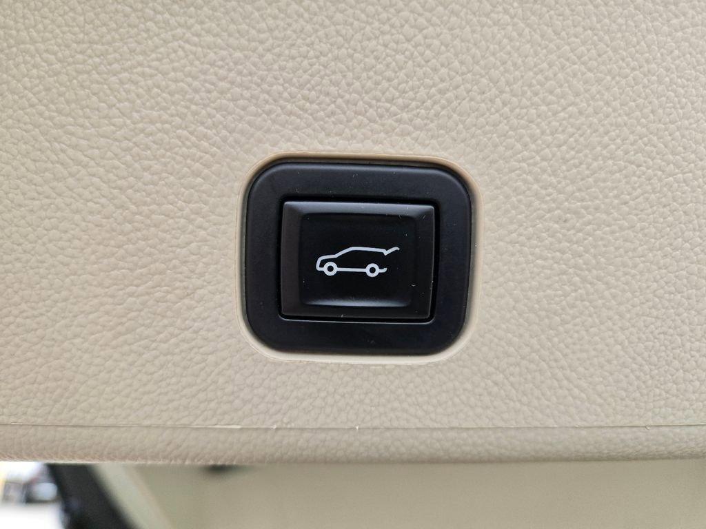 Used 2013 Cadillac SRX Luxury image 10