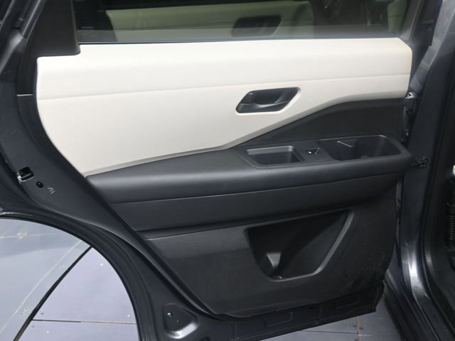 Used 2023 Nissan Pathfinder SV image 17