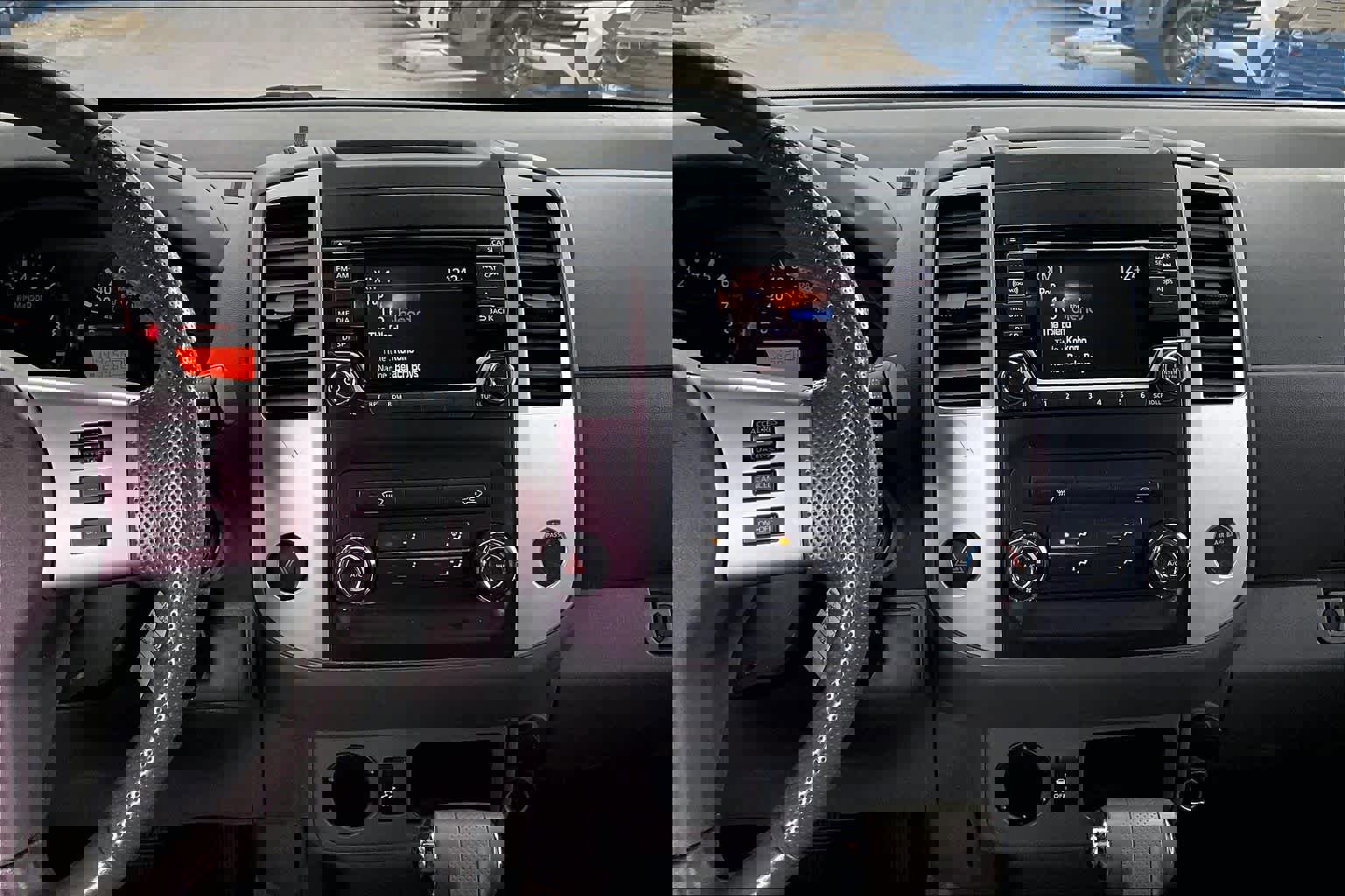 Used 2016 Nissan Frontier SV image 7