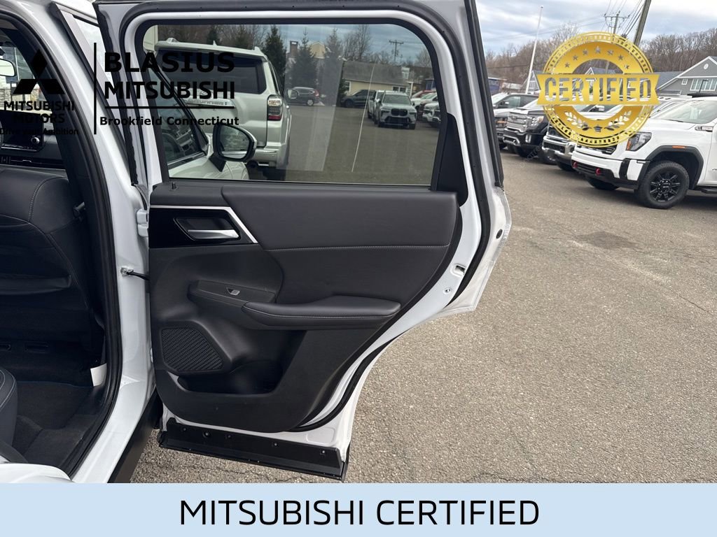 Used 2024 Mitsubishi Outlander 4WD Plug-In Hybrid image 14