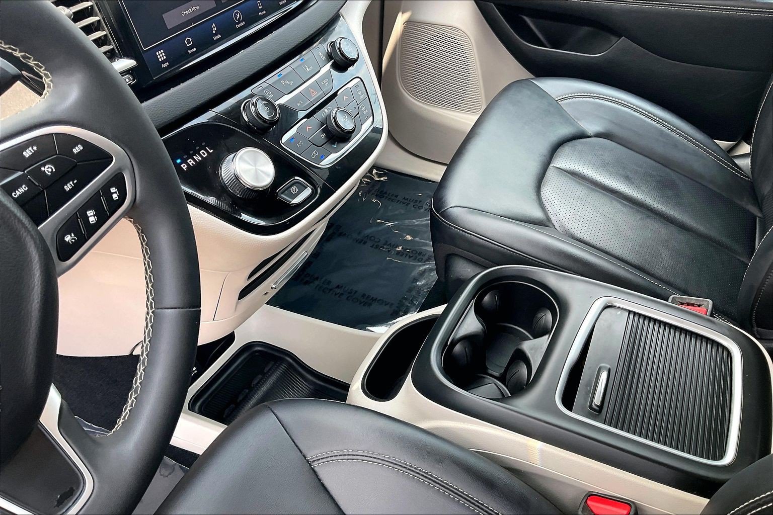 Used 2024 Chrysler Pacifica Touring-L FWD image 22