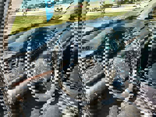 Used 2017 Toyota Camry XLE image 15