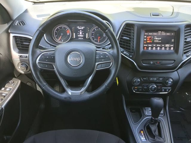 Used 2019 Jeep Cherokee Latitude w/ Cold Weather Group FWD image 15