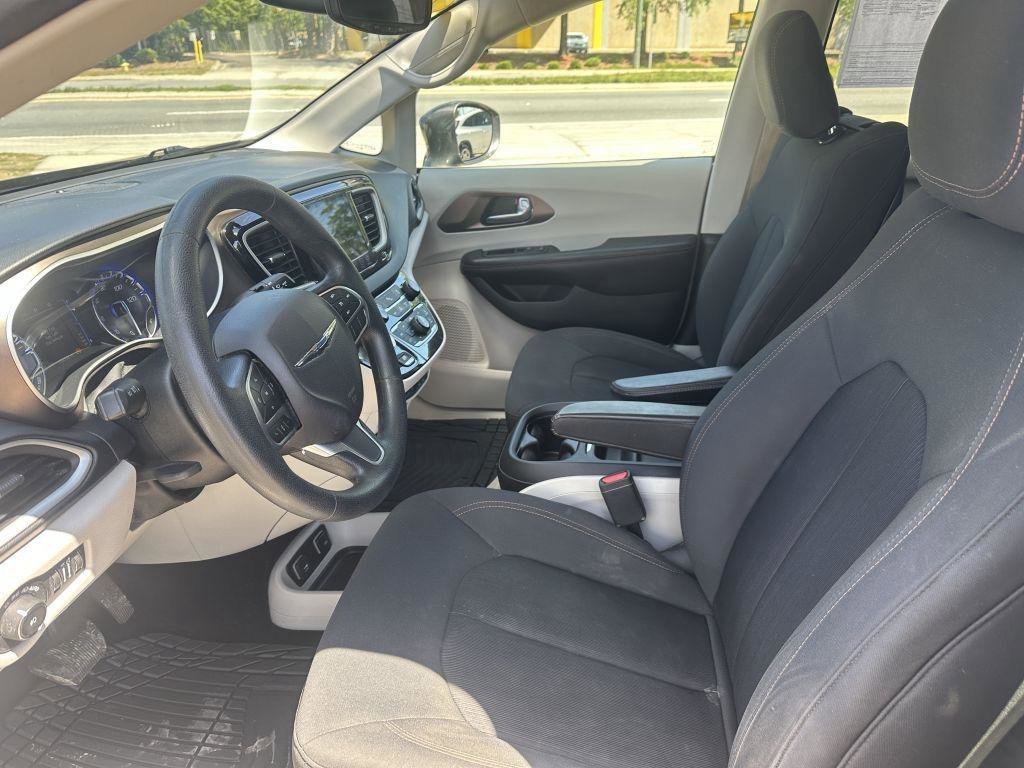 Used 2019 Chrysler Pacifica Touring Plus FWD image 18
