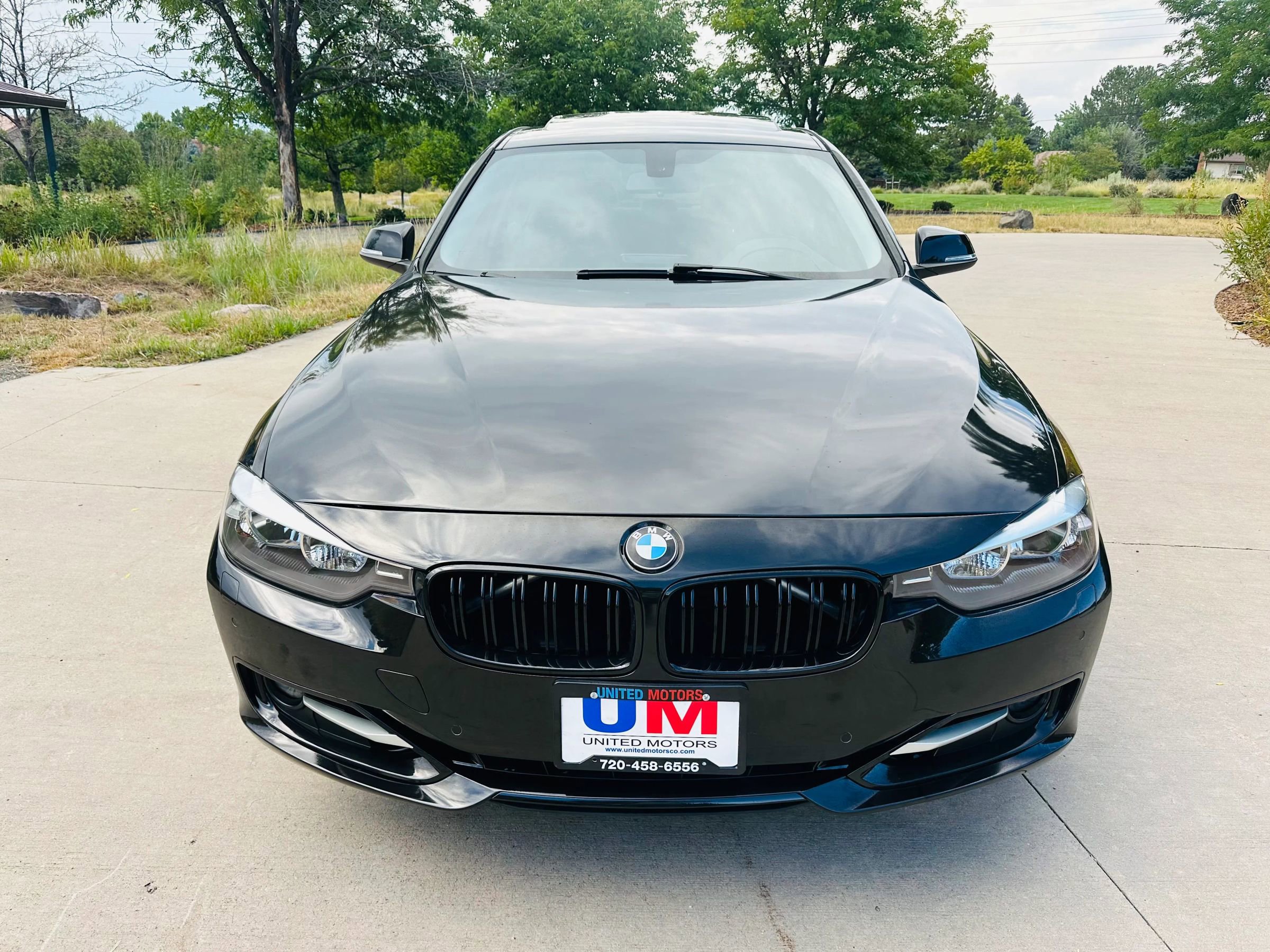 Used 2017 BMW 320i xDrive Sedan w/ Driver Assistance Package image 2
