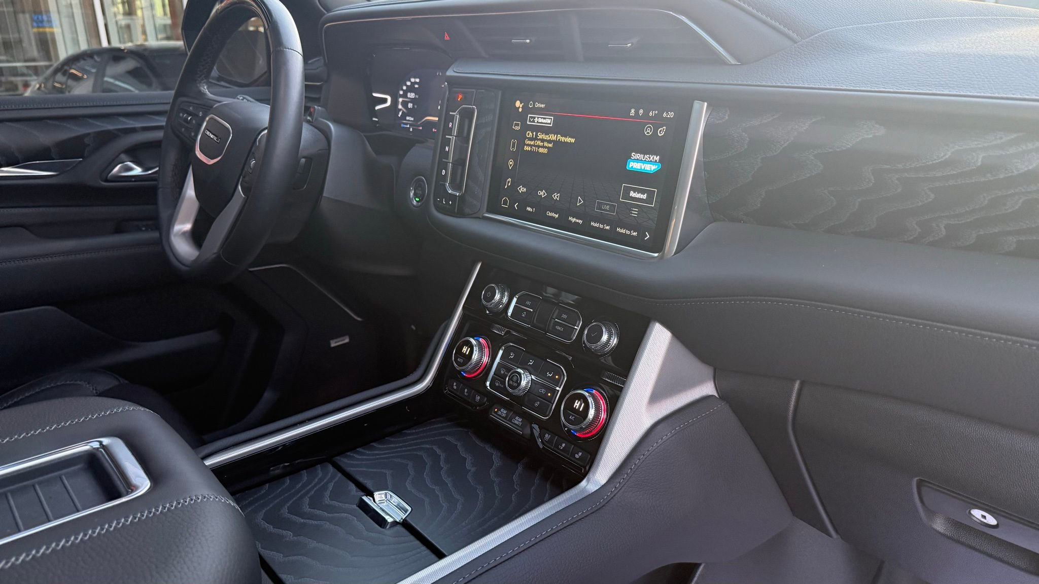 Used 2024 GMC Yukon XL Denali w/ Advanced Technology Package image 18