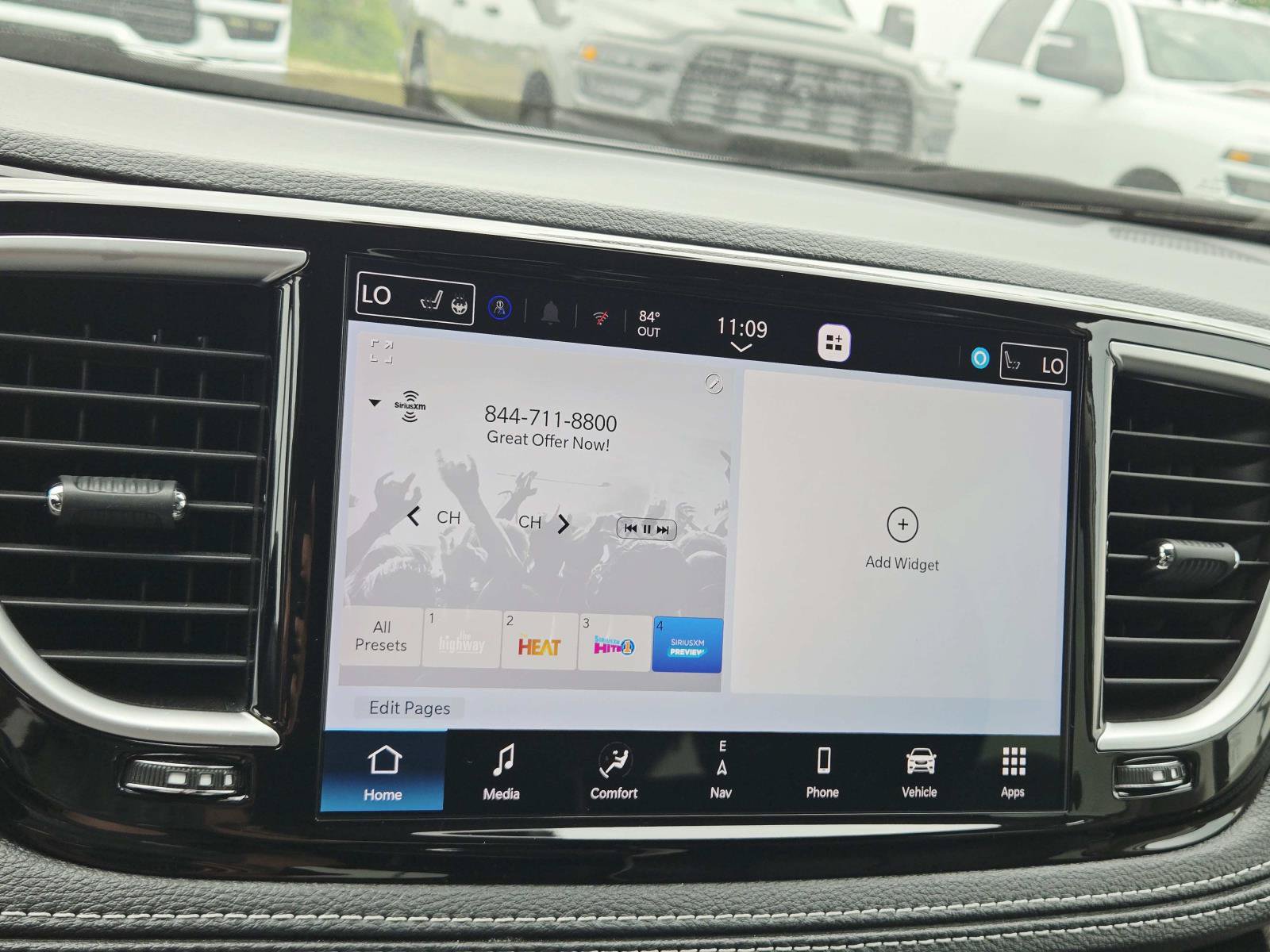 Used 2024 Chrysler Pacifica Limited FWD image 29