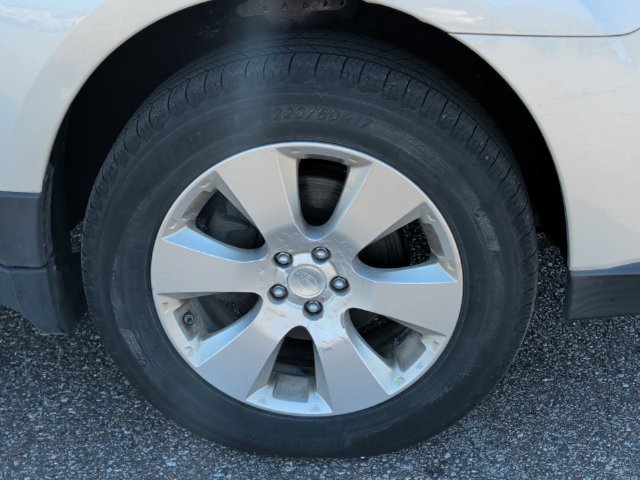 Used 2011 Subaru Outback 2.5i Limited AWD/4WD image 9