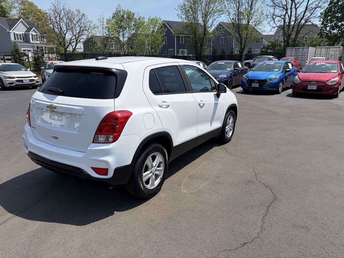 Used 2020 Chevrolet Trax LS w/ Tint and Cruise Package FWD image 5