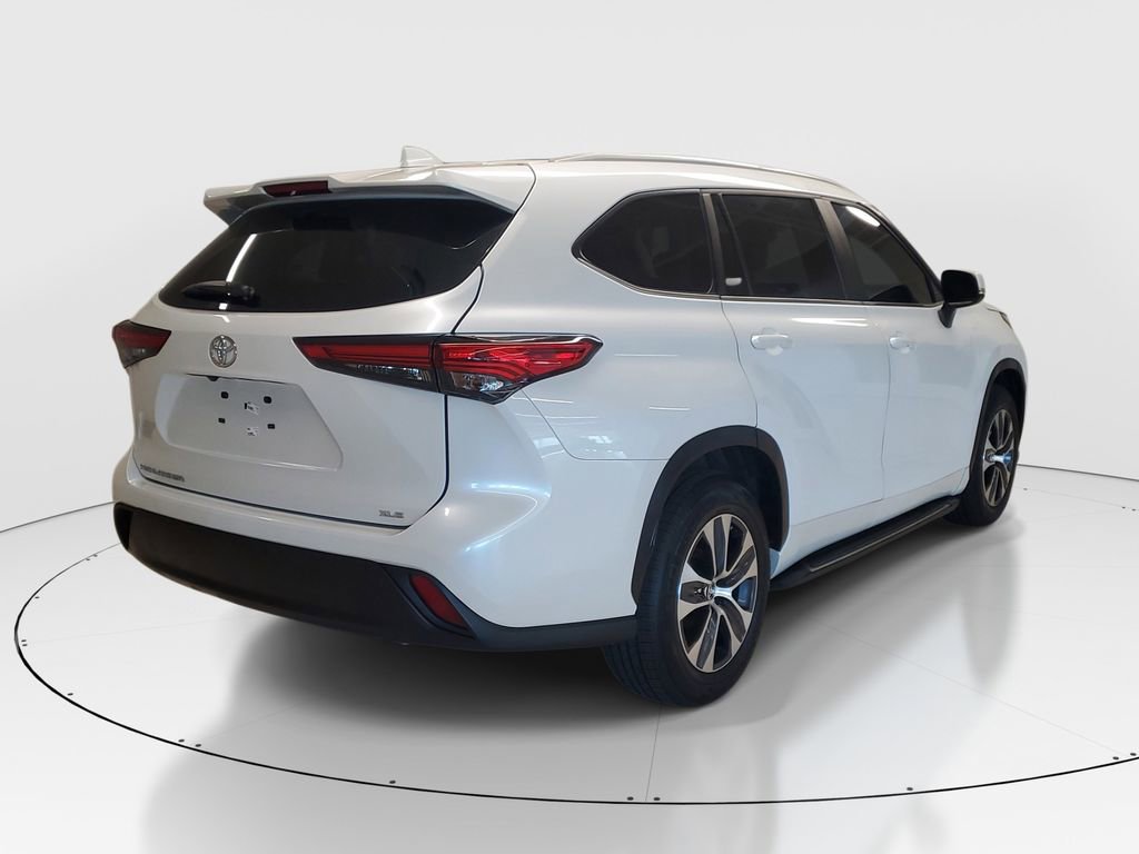 Used 2023 Toyota Highlander XLE image 7