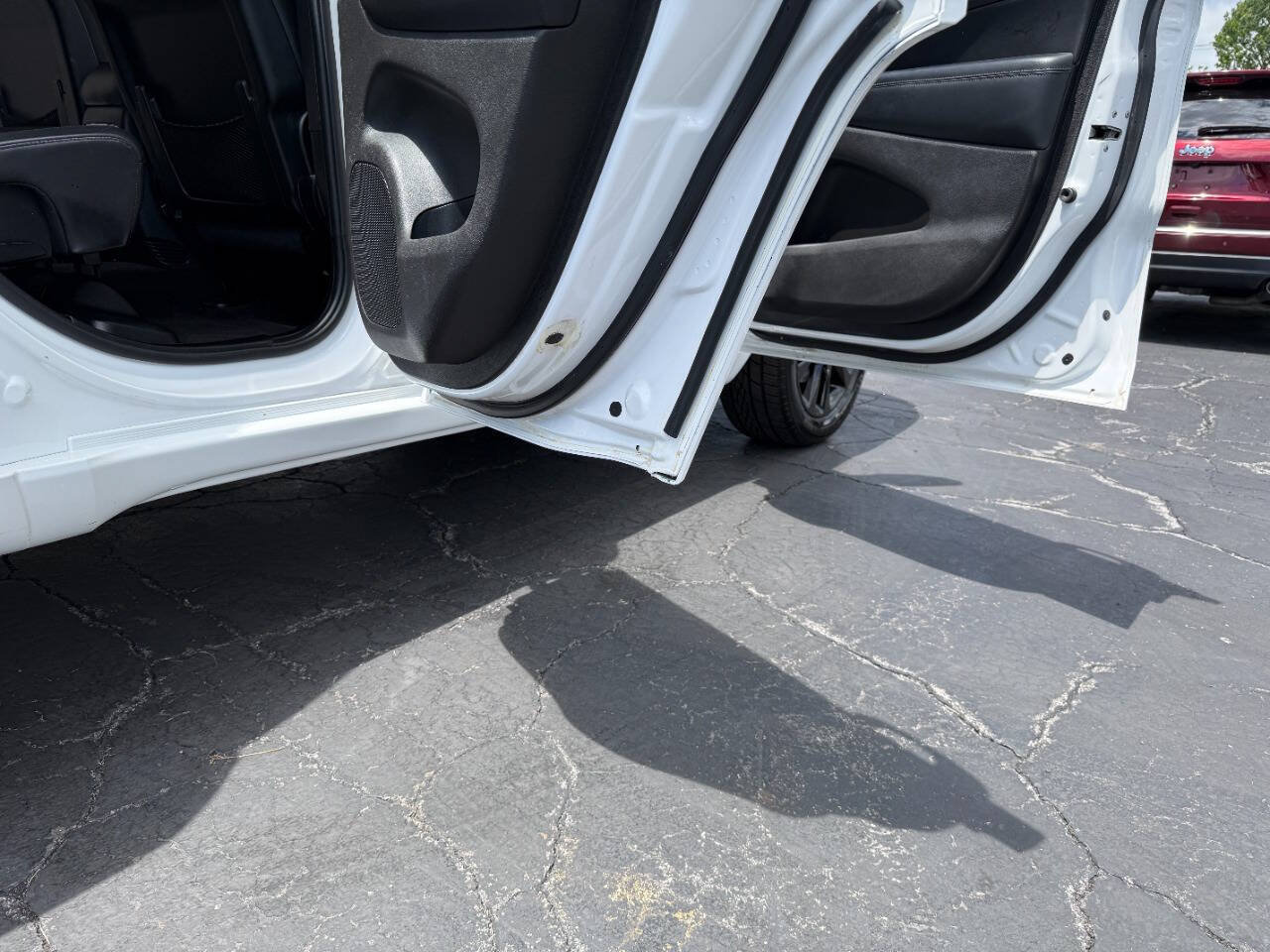 Used 2018 Jeep Grand Cherokee Altitude AWD/4WD image 9