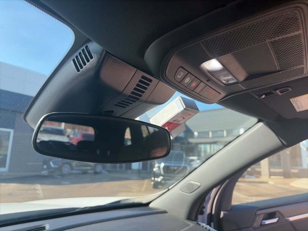 Used 2025 GMC Acadia Elevation image 17