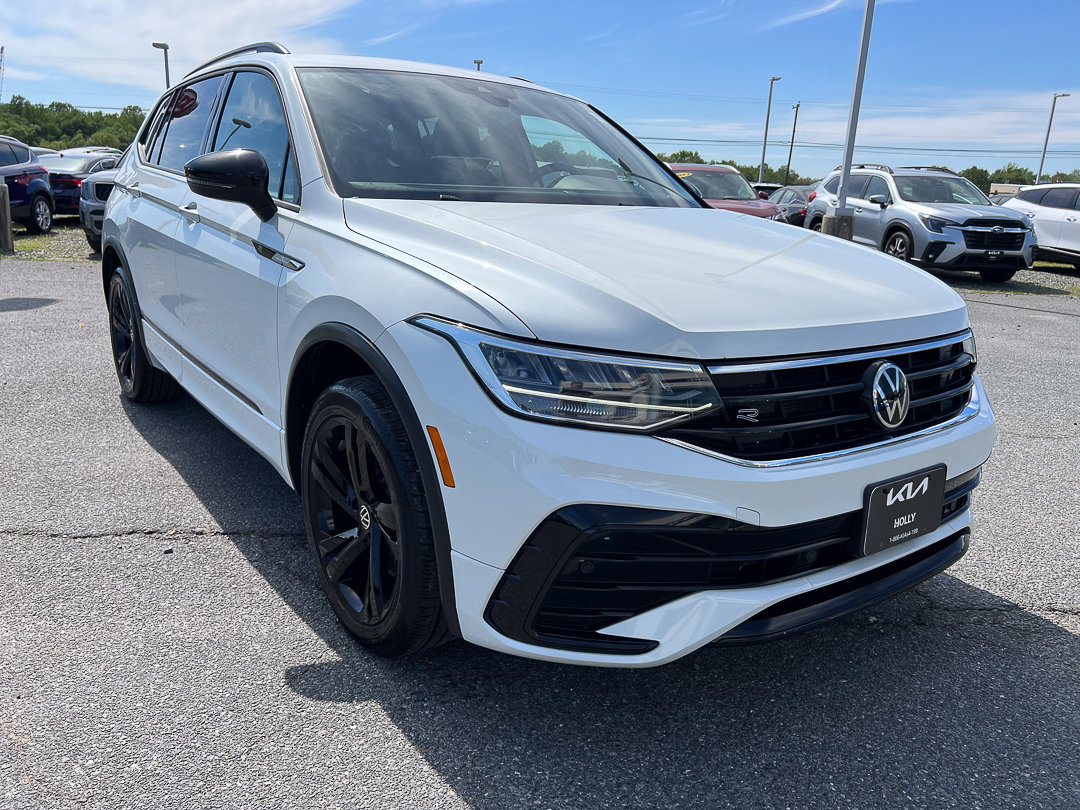 Used 2024 Volkswagen Tiguan SE R-Line FWD image 13