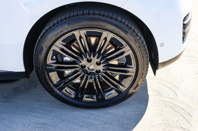 New 2025 Land Rover Range Rover SE image 9
