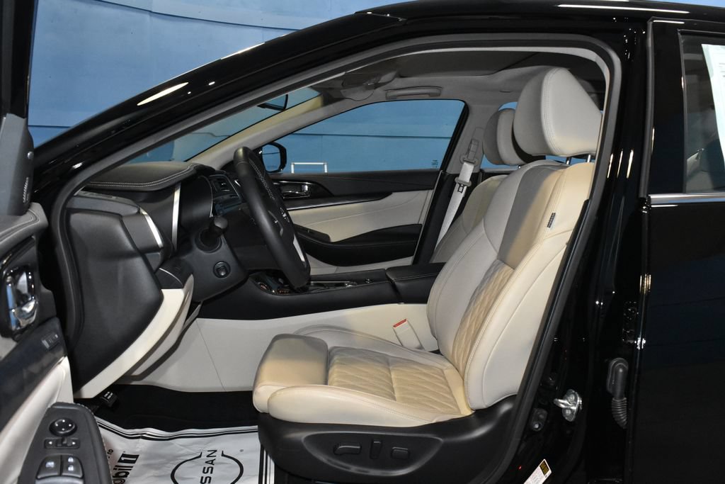 Used 2023 Nissan Maxima Platinum w/ Sport Mat Group FWD image 7
