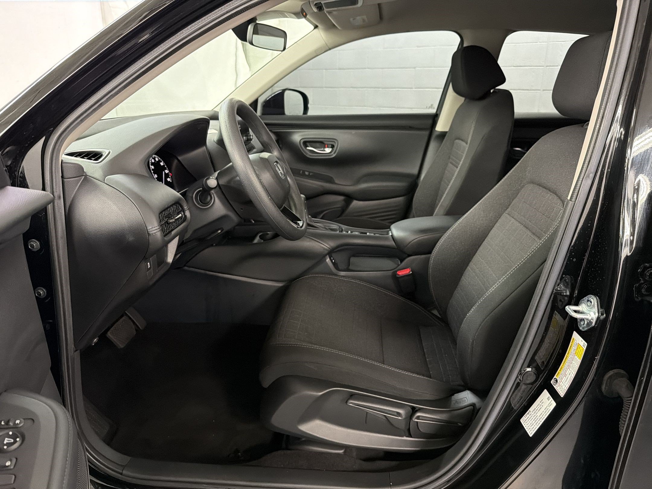 Certified 2025 Honda HR-V LX image 5