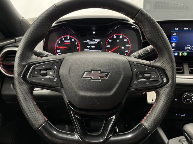 Used 2025 Chevrolet Trax RS w/ Sunroof Package image 16