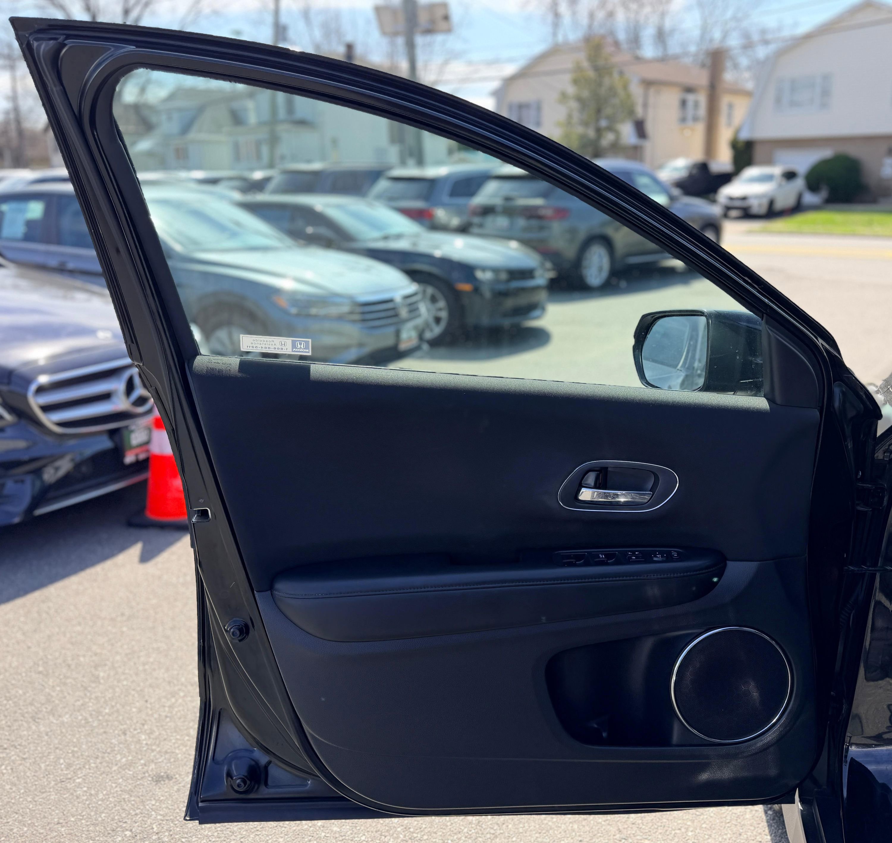 Used 2018 Honda HR-V EX image 16