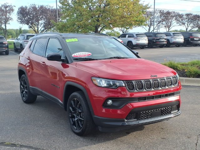 Certified 2023 Jeep Compass Latitude AWD/4WD image 3