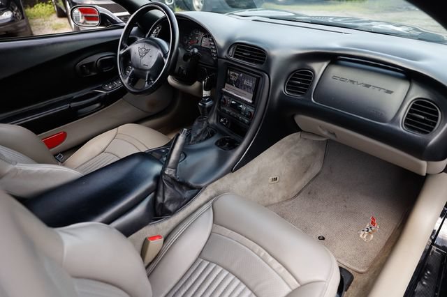 Used 2001 Chevrolet Corvette Convertible w/ Preferred Equipment Group2 RWD image 13