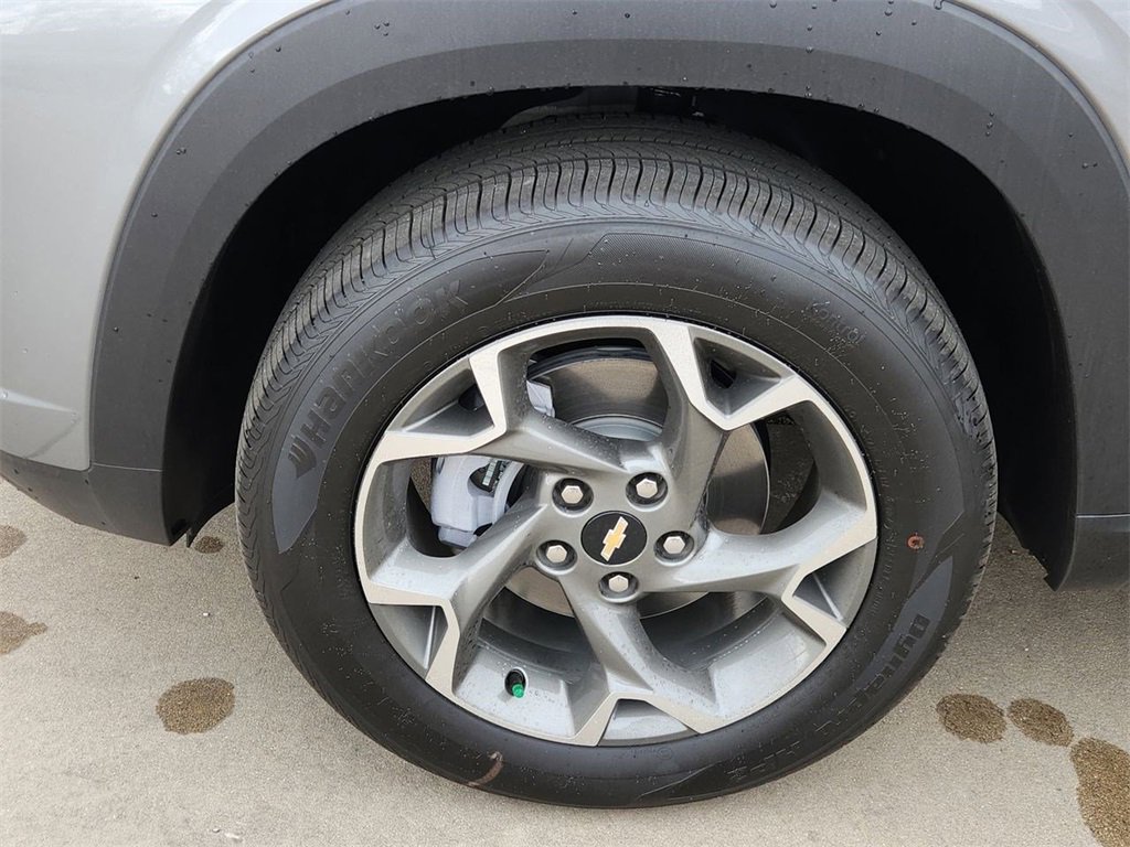 New 2025 Chevrolet Trax LT w/ Driver Confidence Package image 30