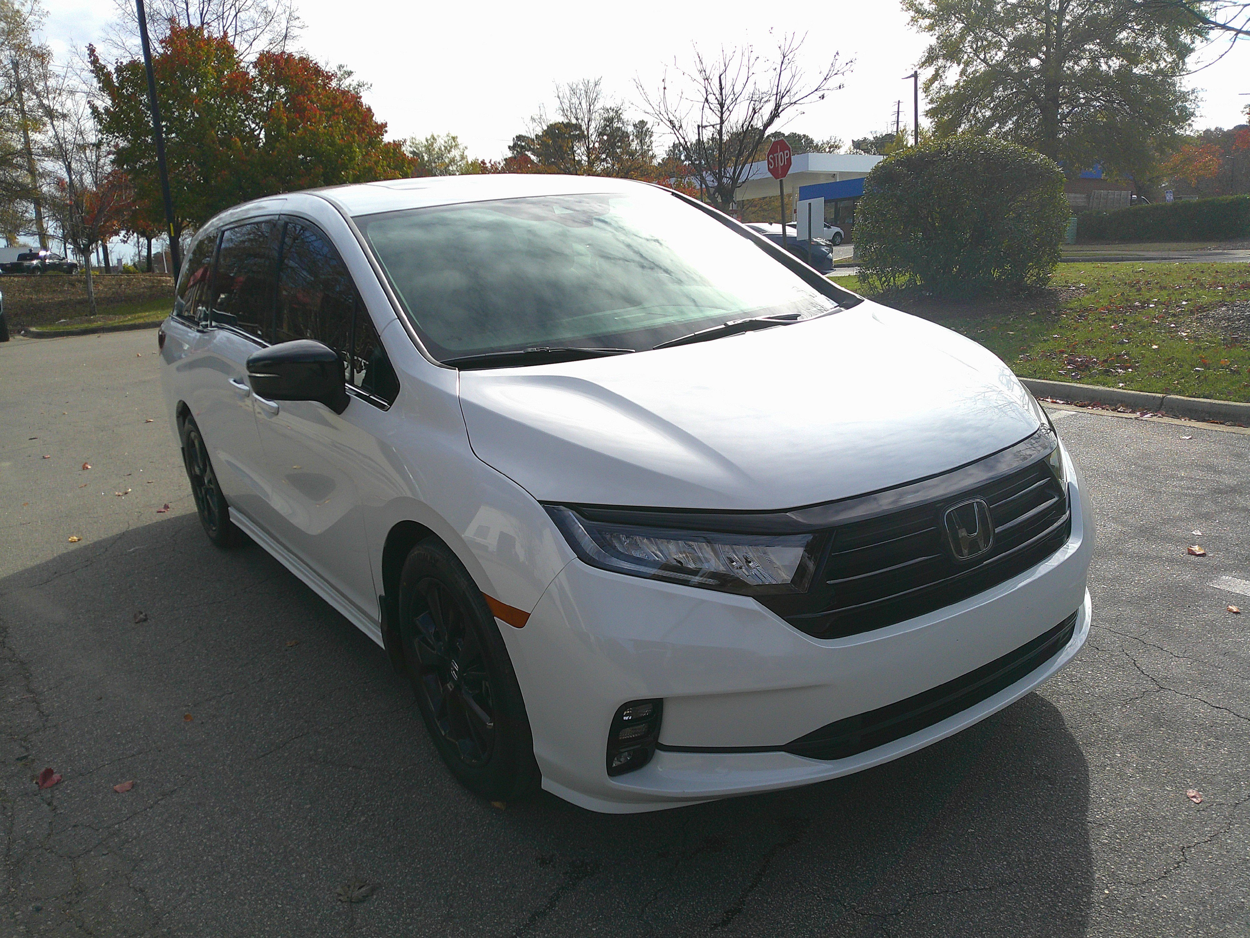 Used 2023 Honda Odyssey Sport image 2