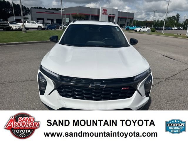 Used 2024 Chevrolet Trax RS w/ Sunroof Package FWD image 8