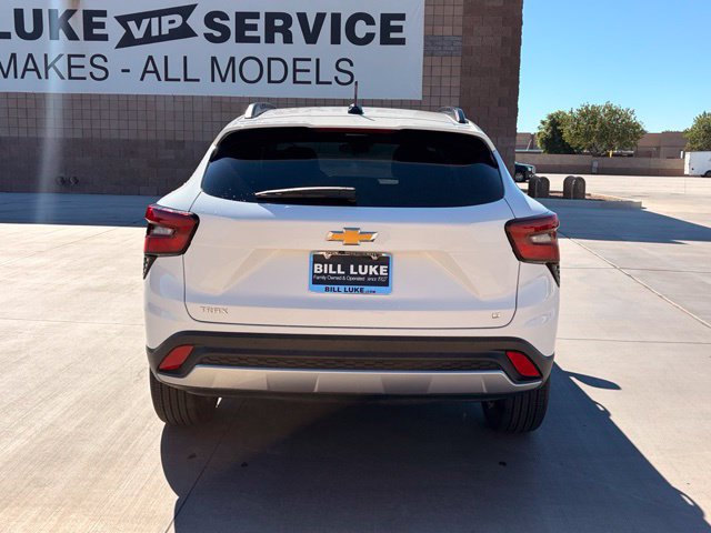 Used 2025 Chevrolet Trax LT FWD image 8