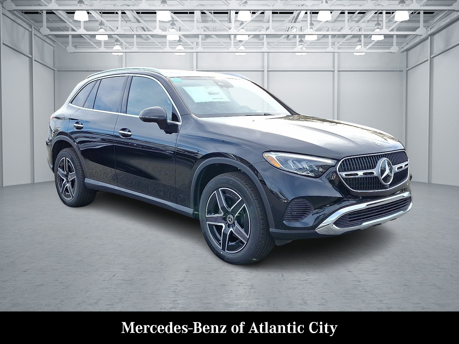 Used 2026 Mercedes-Benz GLC 300 4MATIC image 1