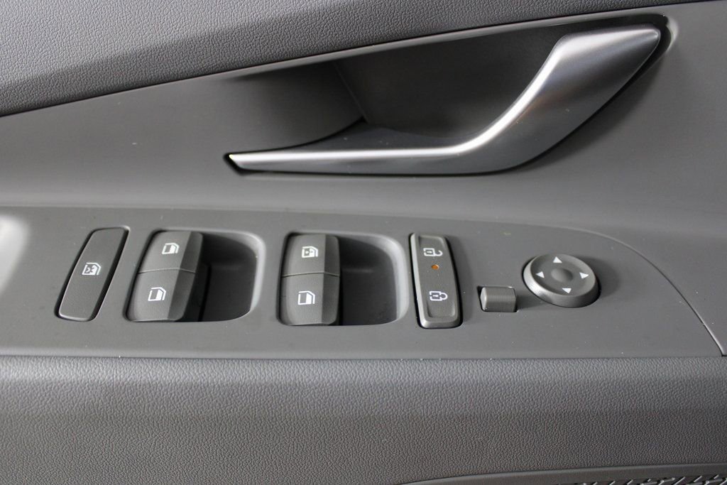 Certified 2025 Hyundai Elantra Sport image 21