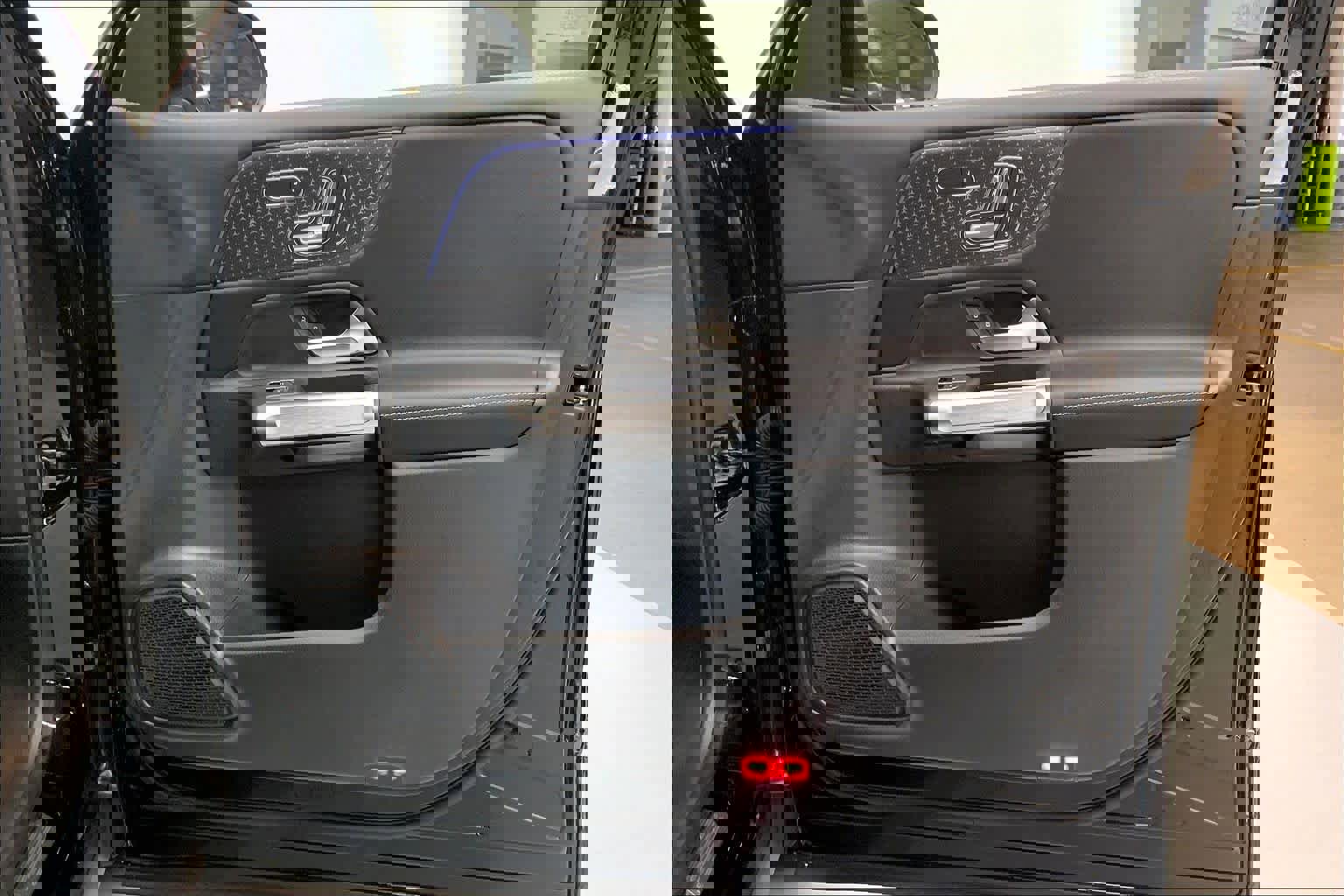 Used 2025 Mercedes-Benz GLB 250 image 9