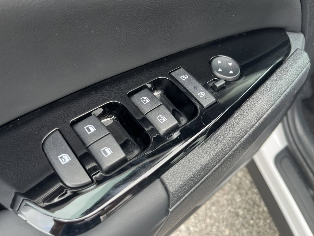 Used 2025 Kia Sportage EX w/ Premium Package image 20