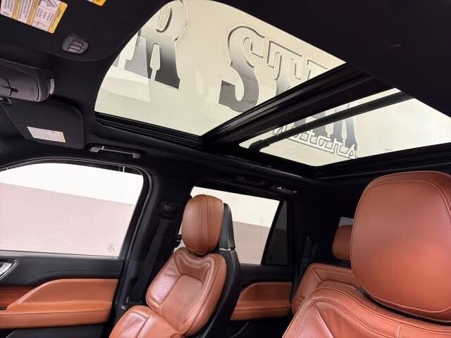 Used 2019 Lincoln Navigator L Reserve AWD/4WD image 15