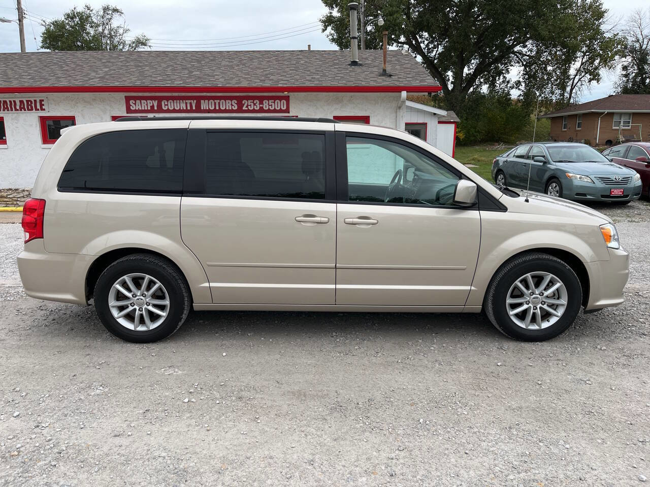 Used 2015 Dodge Grand Caravan SXT w/ UConnect Hands-Free Group image 2
