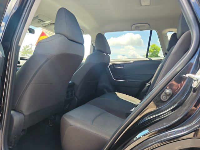 Used 2025 Toyota RAV4 XLE FWD image 11