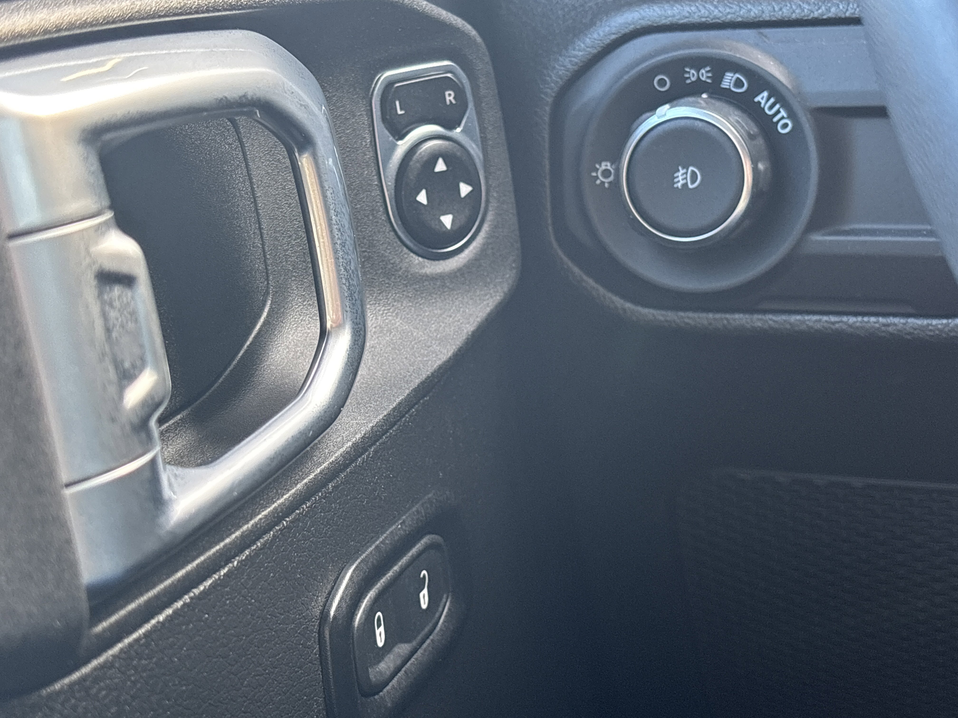 Used 2023 Jeep Wrangler Sport S image 32