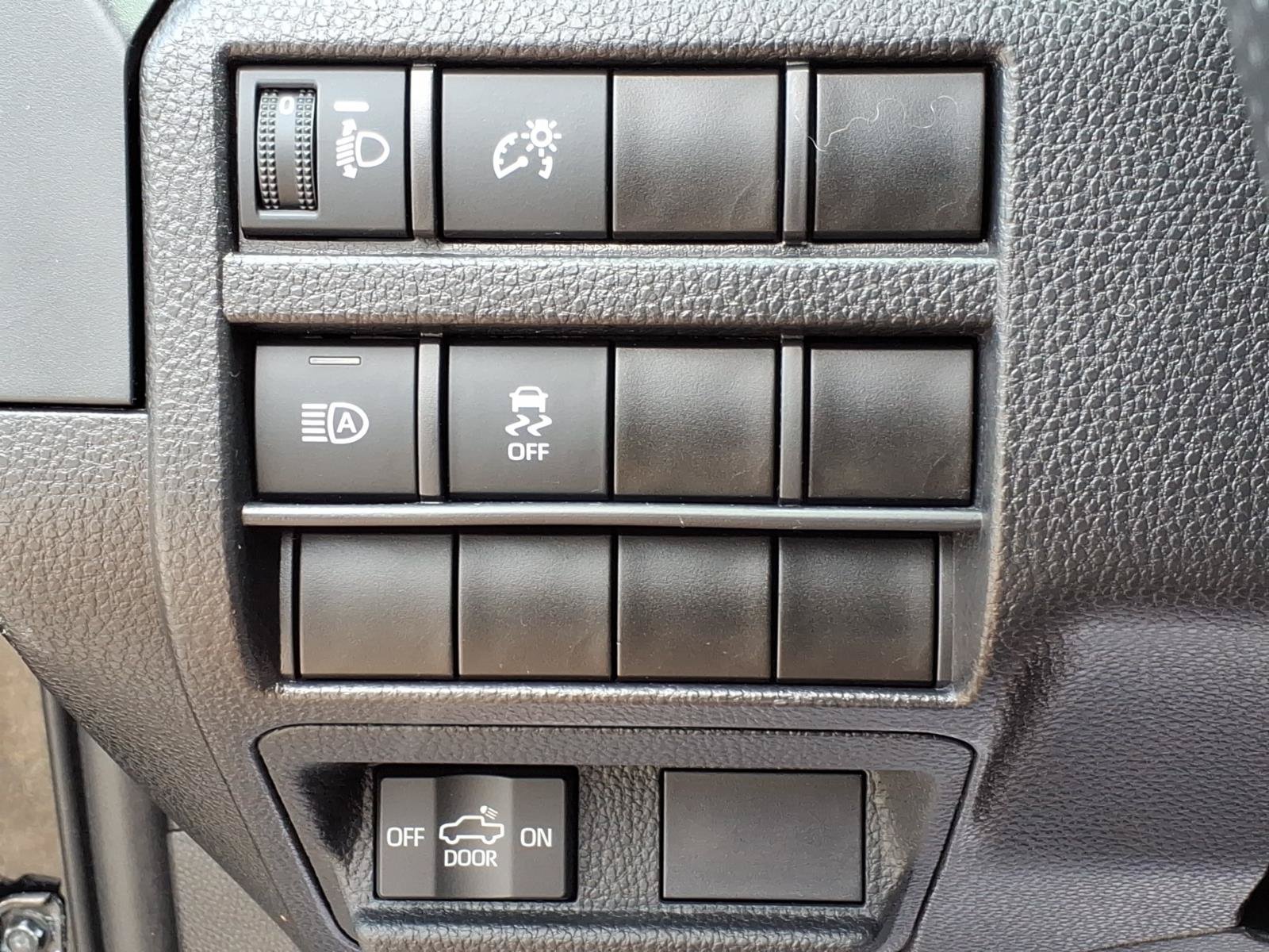 Used 2024 Toyota Tacoma SR AWD/4WD image 15