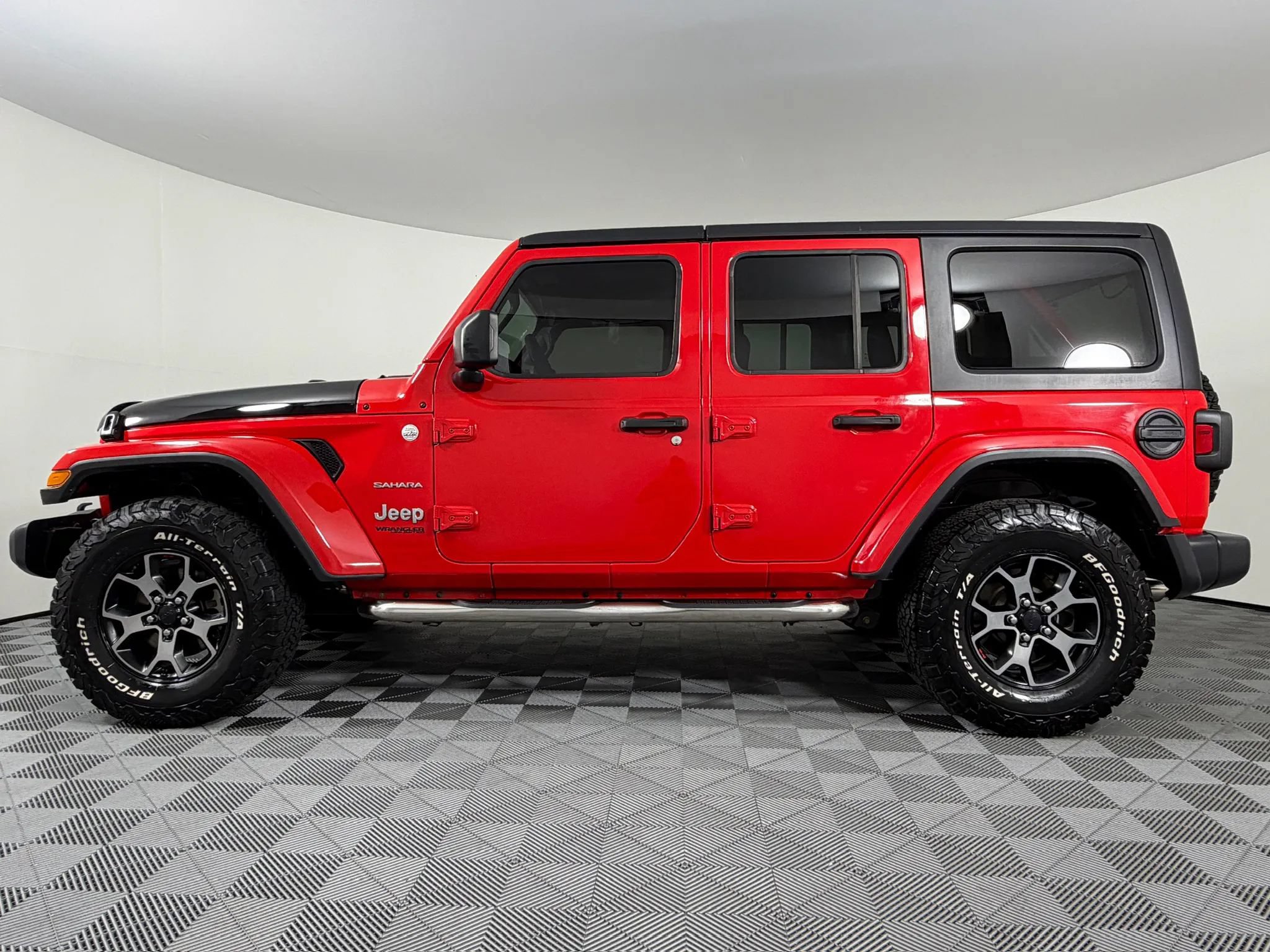 Used 2020 Jeep Wrangler Unlimited Sahara AWD/4WD image 3