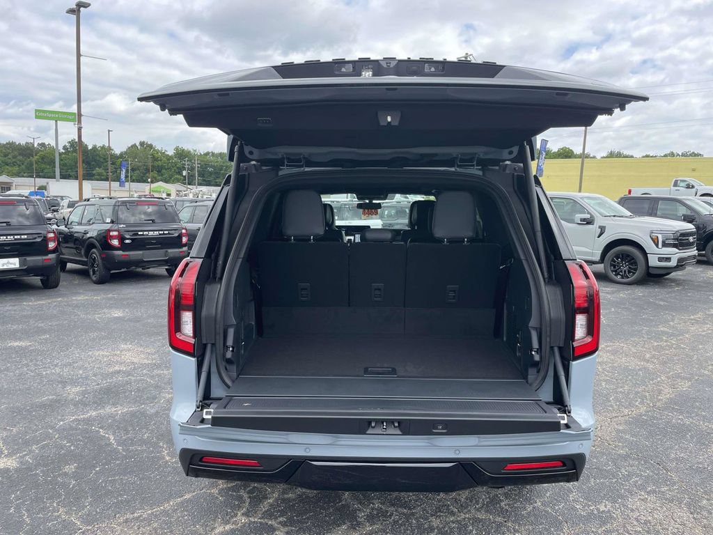 New 2026 Ford Expedition Platinum w/ Stealth Appearance Package AWD/4WD image 10