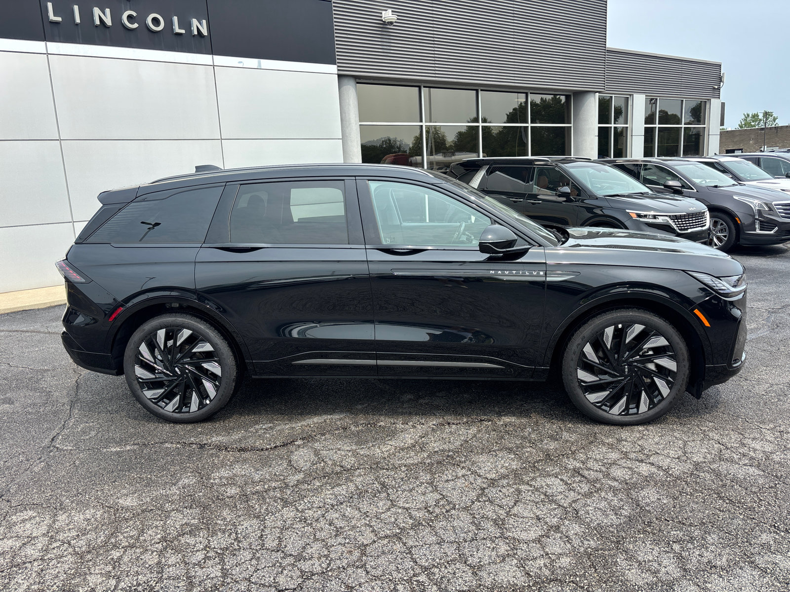 New 2026 Lincoln Nautilus Reserve w/ Jet Appearance Package AWD/4WD image 8
