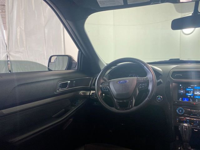 Used 2018 Ford Explorer XLT w/ Equipment Group 202A AWD/4WD image 15